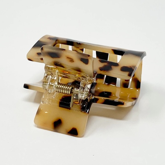 Acrylic Claw Clip Pearl or Tortoise Cheetah Hair Clip - Picture 7 of 12